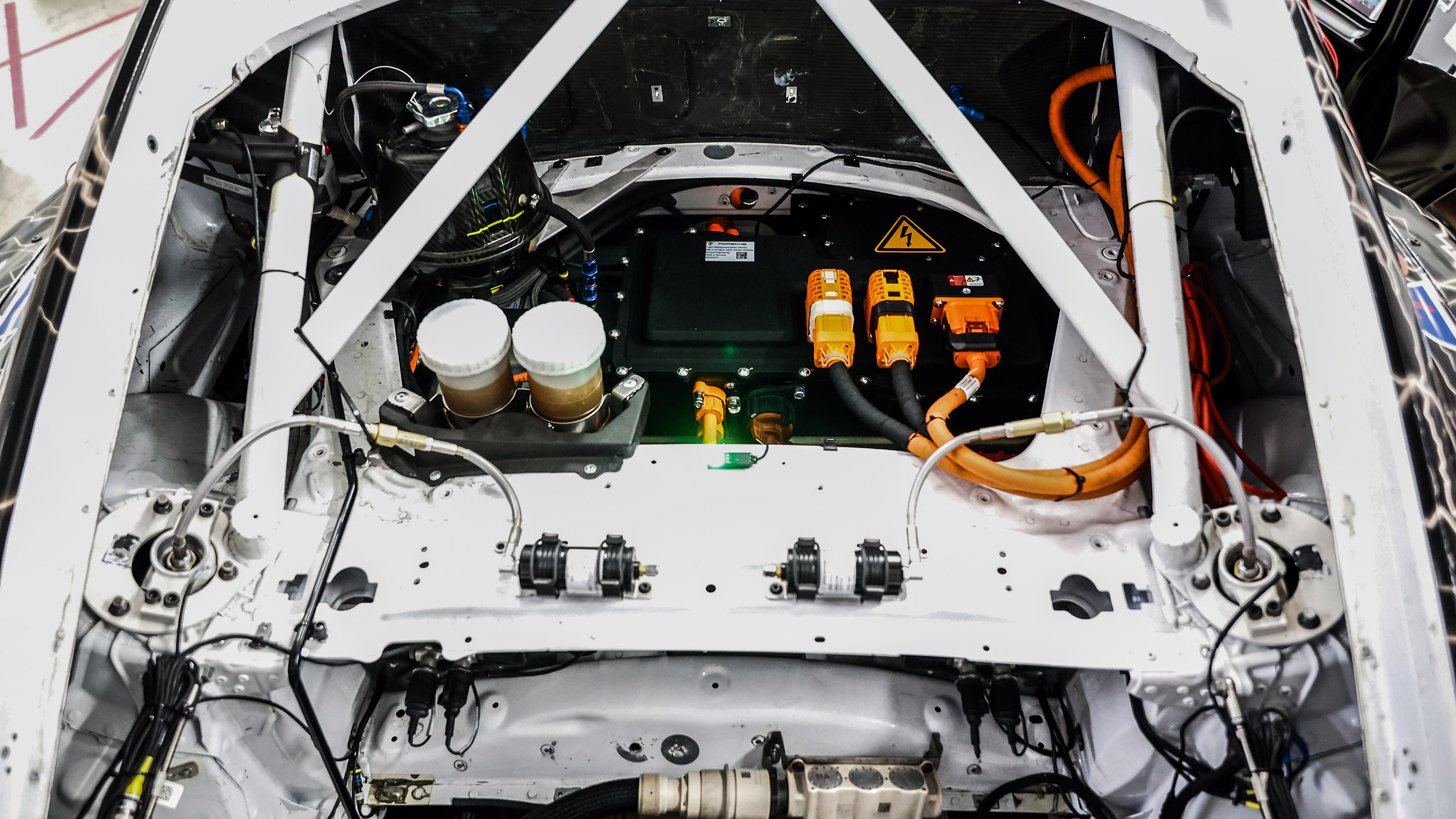 Porsche 718 GT4 e Performance