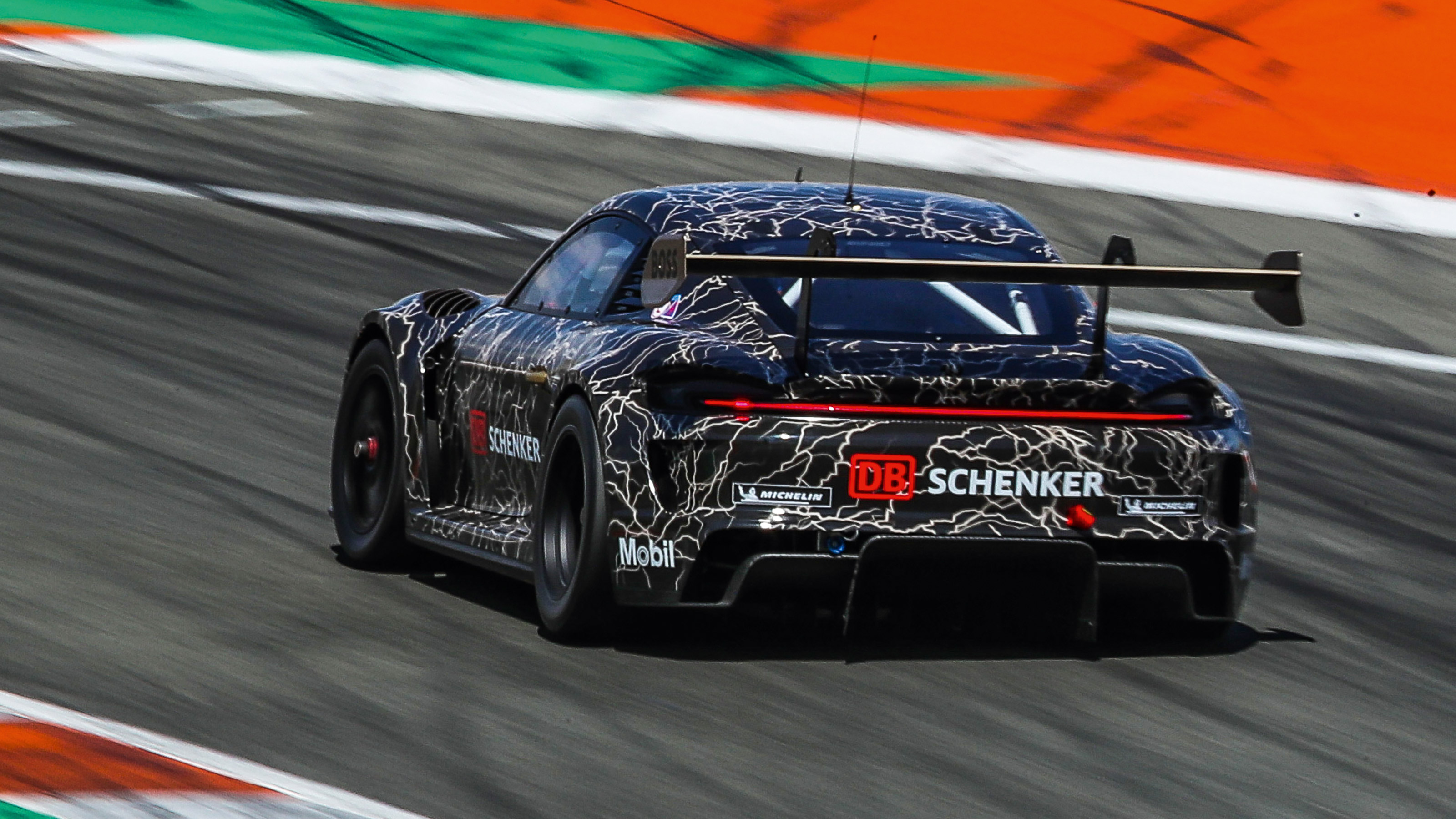 Porsche 718 GT4 e Performance