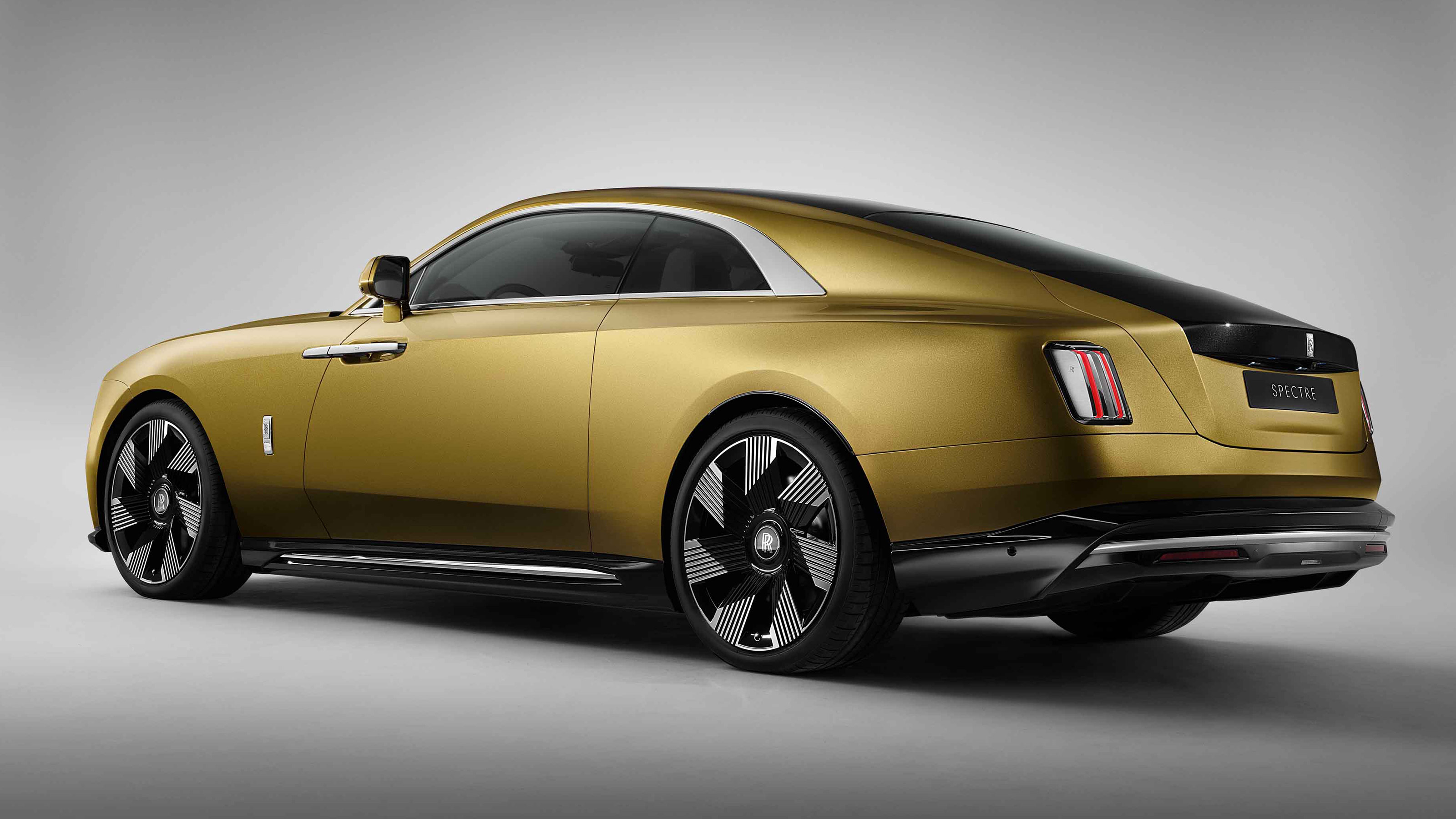 Rolls Royce Spectre revealed