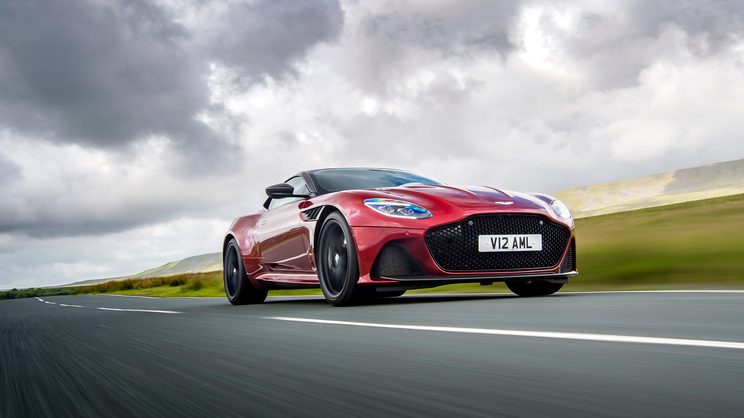 Aston Martin DBS 2022 review – front tracking