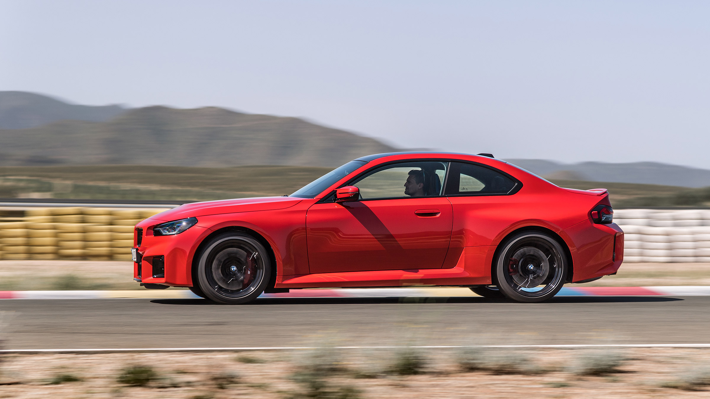 2022 BMW M2 – profile