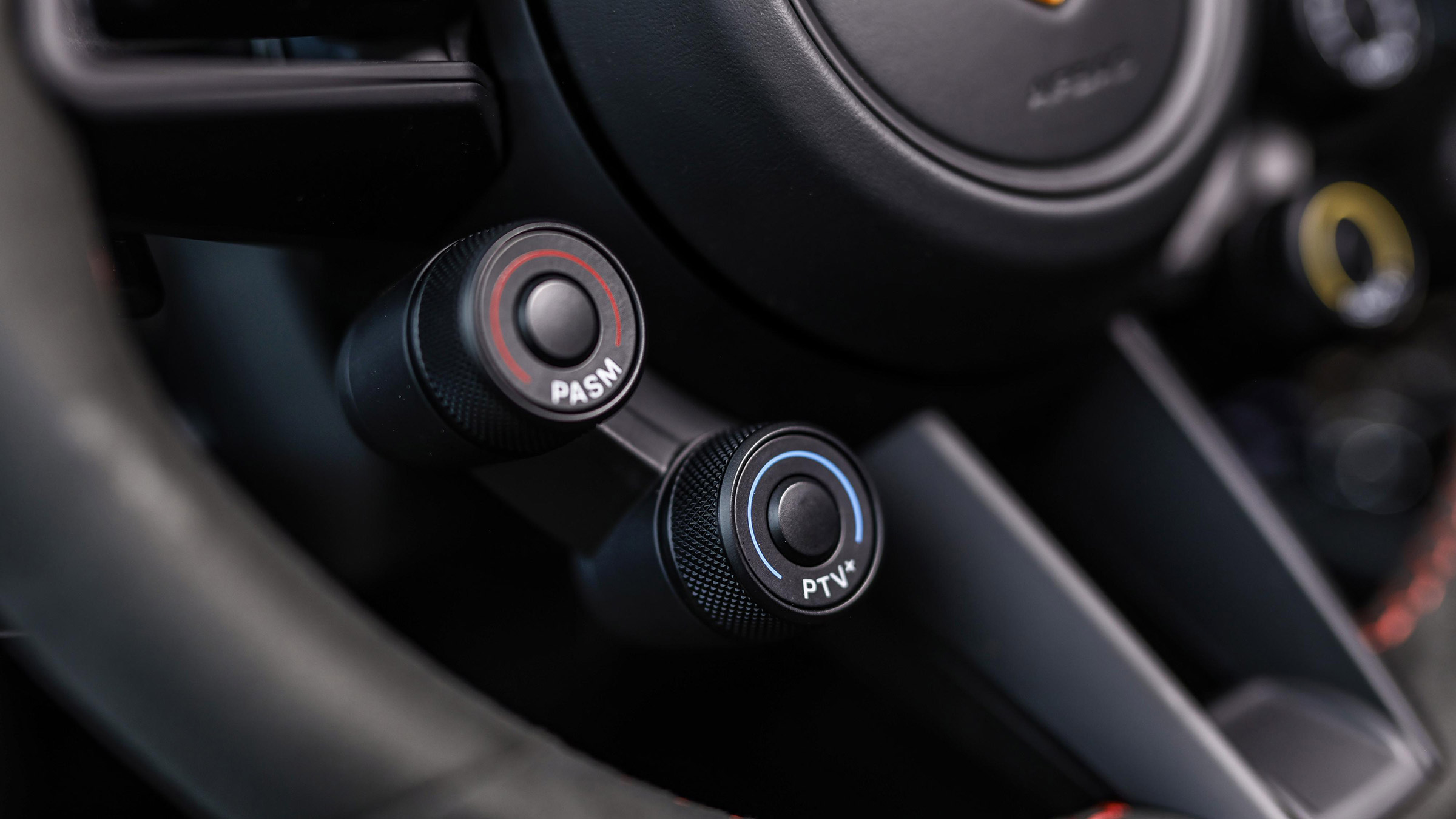 Porsche 911 GT3 RS 2022 – steering wheel