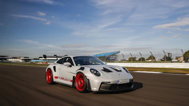 Porsche 911 GT3 RS 2022 – front trackingPorsche 911 GT3 RS 2022 –