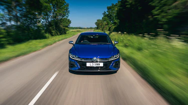 Volkswagen Arteon R Shooting Brake – front tracking