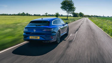 Volkswagen Arteon R Shooting Brake – rear tracking