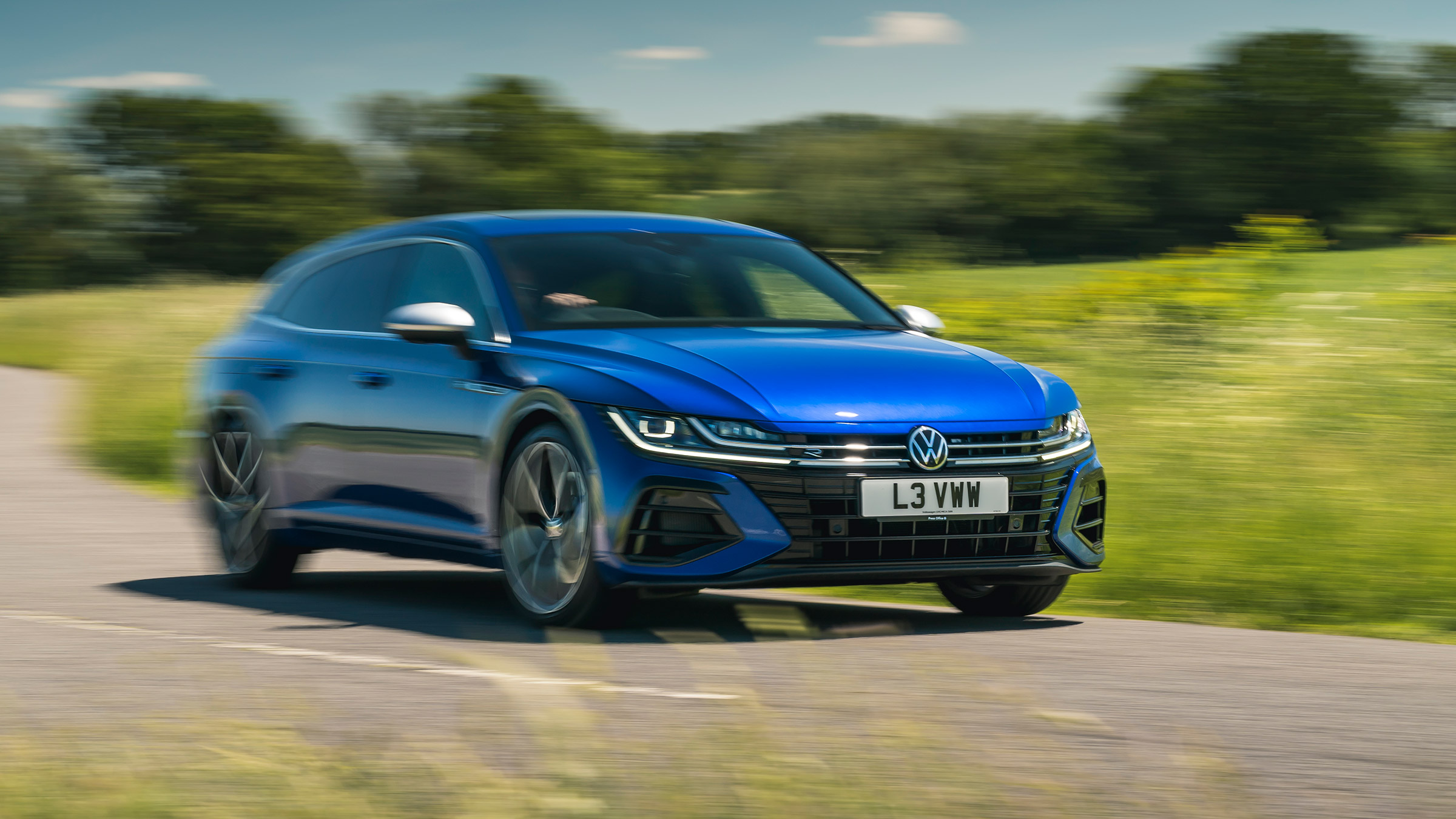 Volkswagen Arteon R Shooting Brake – front action