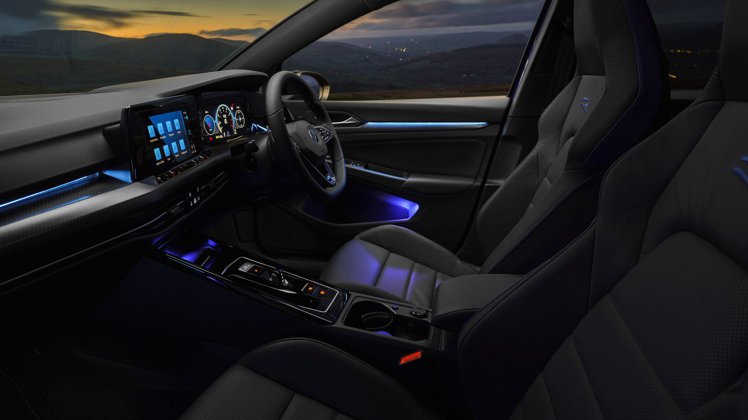 Volkswagen Golf R 20 Years – white dash
