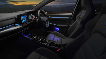 Volkswagen Golf R 20 Years – white dash