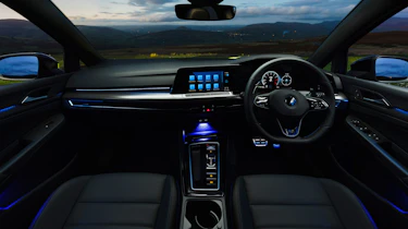 Volkswagen Golf R 20 Years – white dash