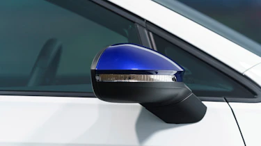 Volkswagen Golf R 20 Years – white mirror