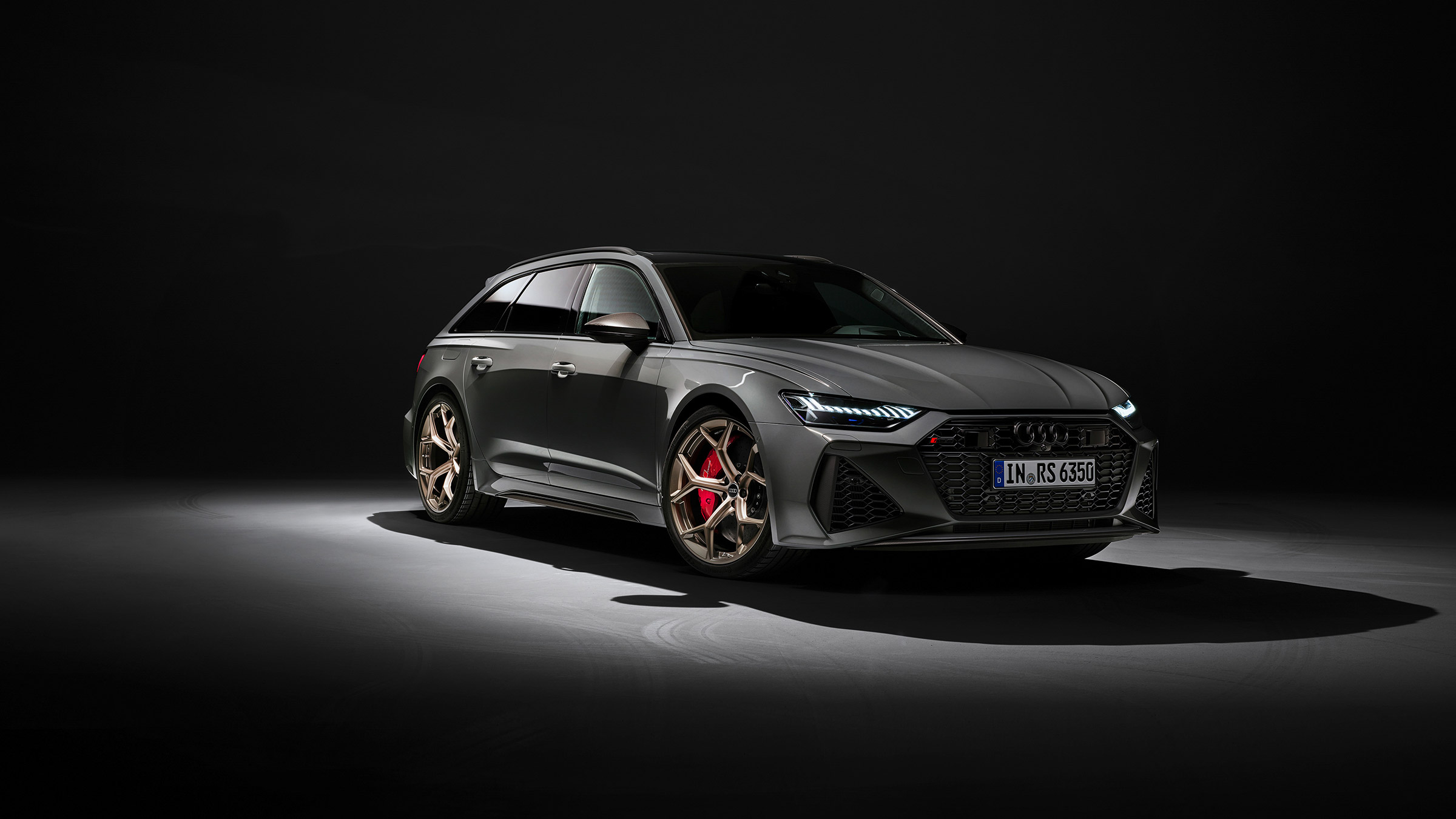Audi RS6 Performance – studio hero