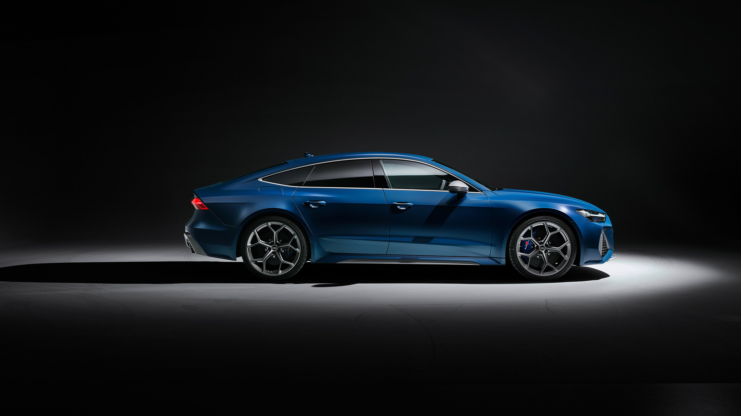 Audi RS7 Performance – studio side