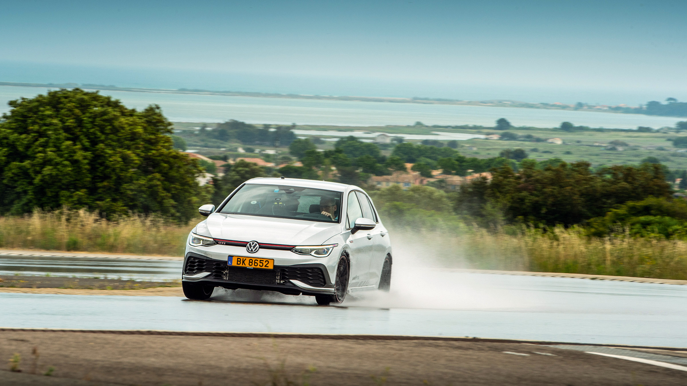 evo 2022 tyre test – wet front