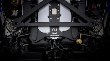 Aston Martin DBS Volante – engine