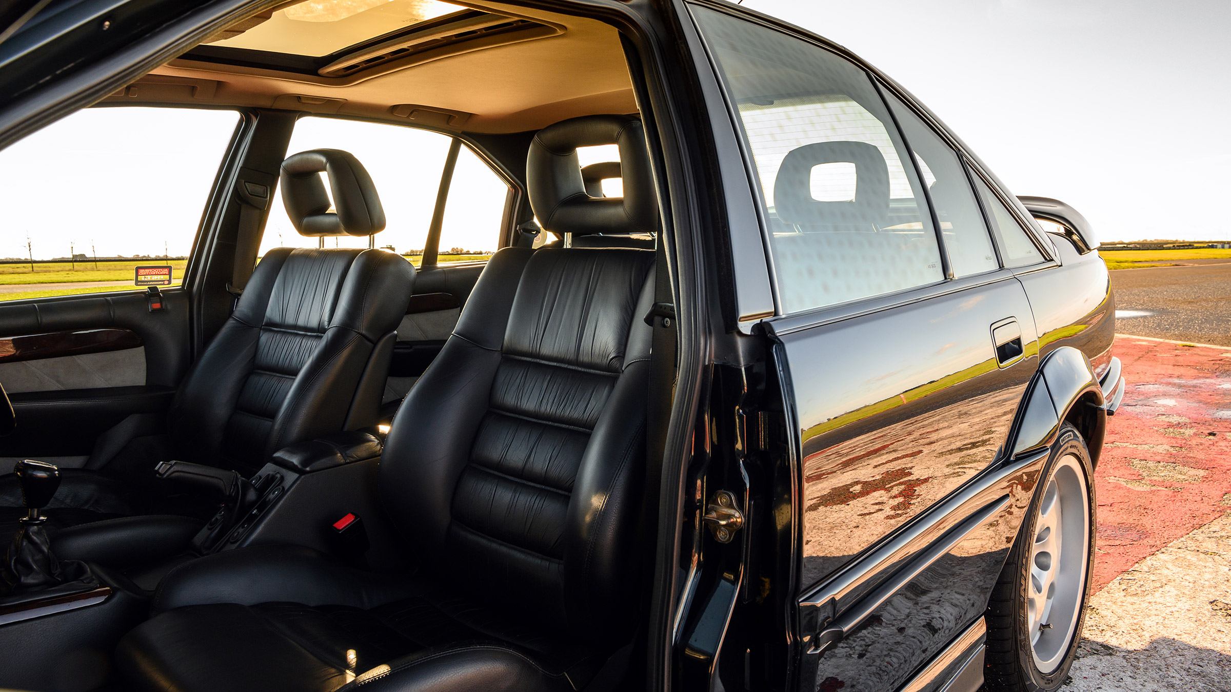 Lotus Carlton – seats