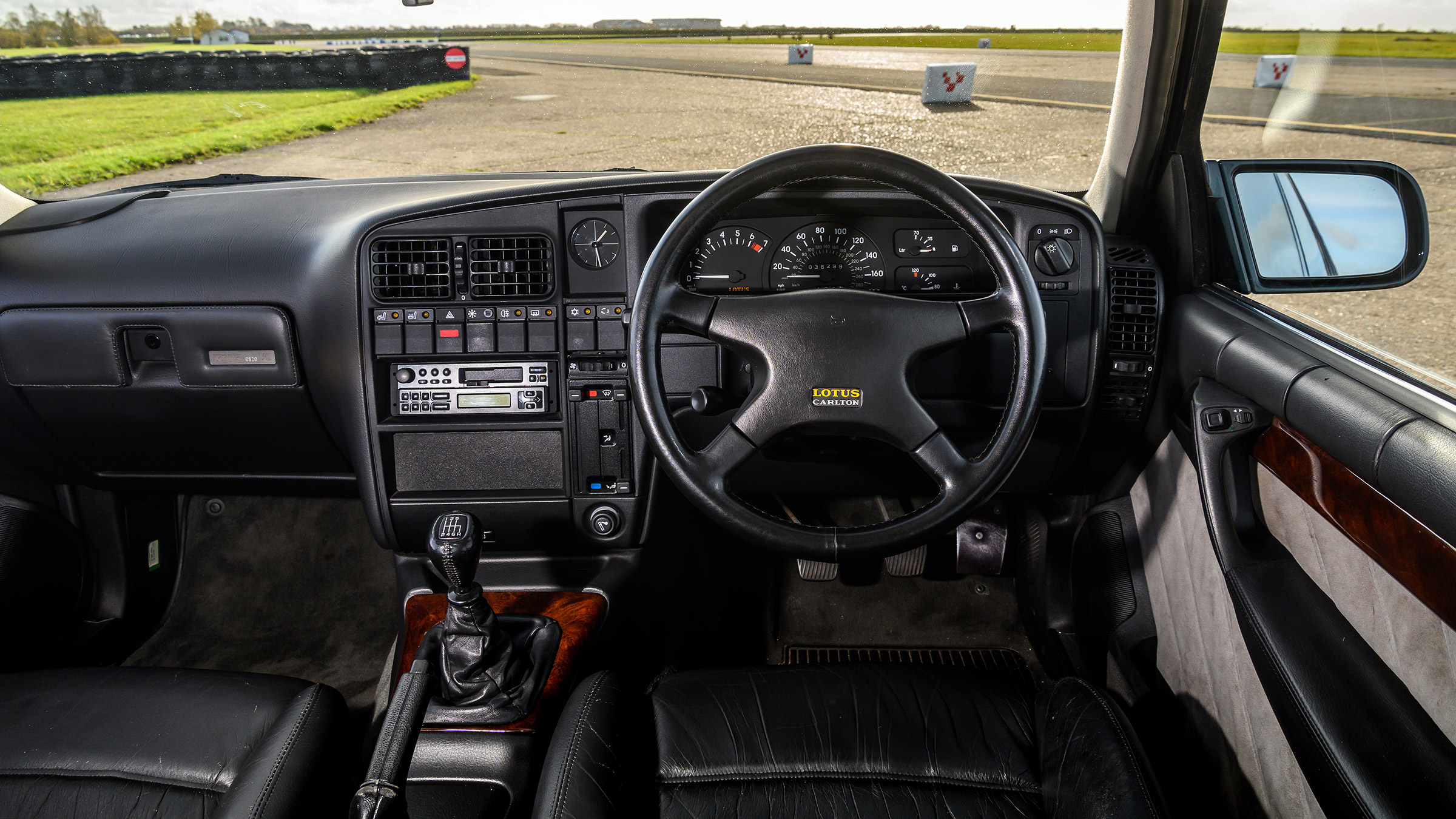 Lotus Carlton – dash