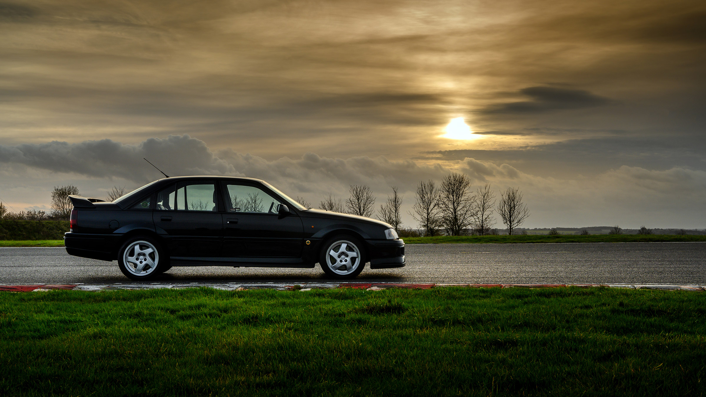 Lotus Carlton – side