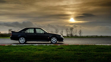 Lotus Carlton – side