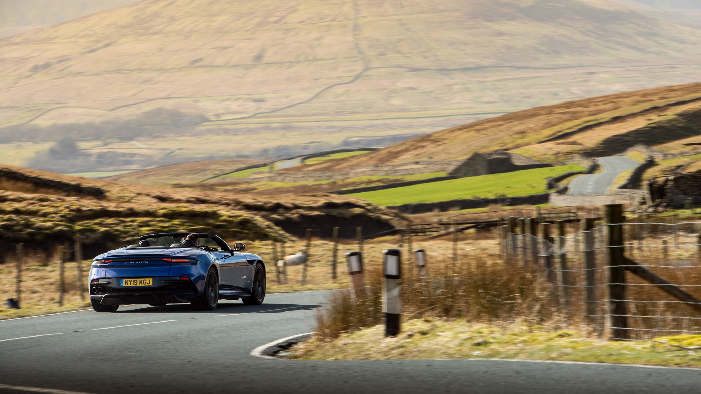 Aston Martin DBS Volante – front
