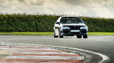 Lotus Carlton – cornering
