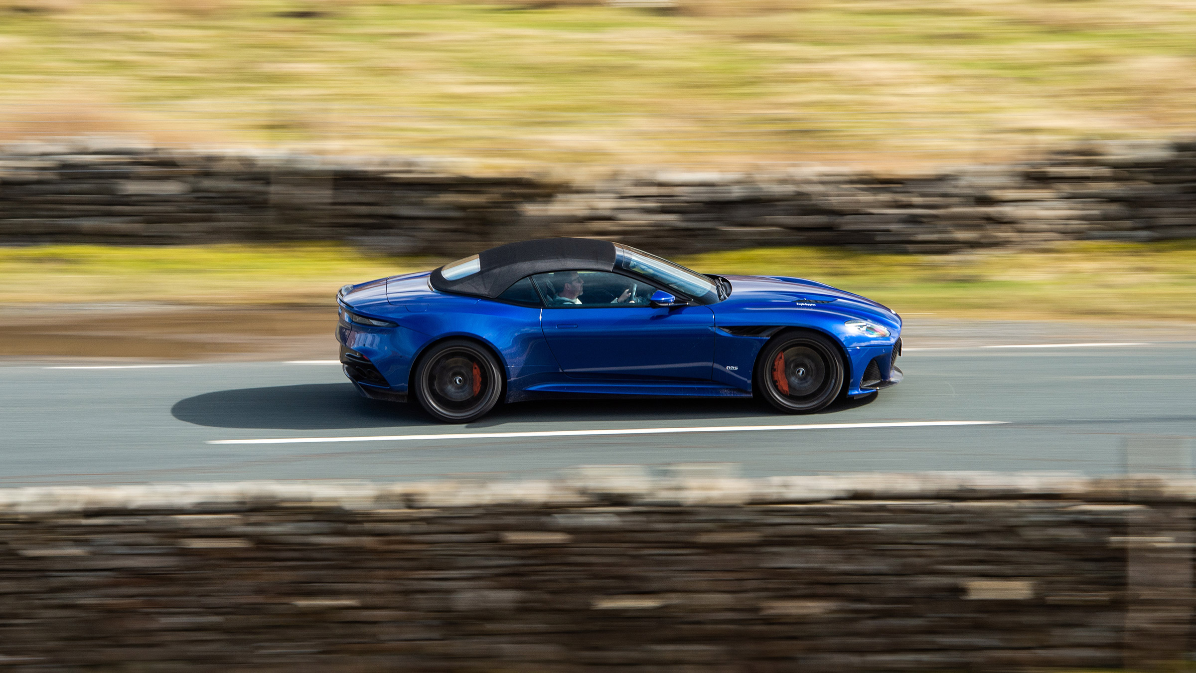 Aston Martin DBS Volante – pan