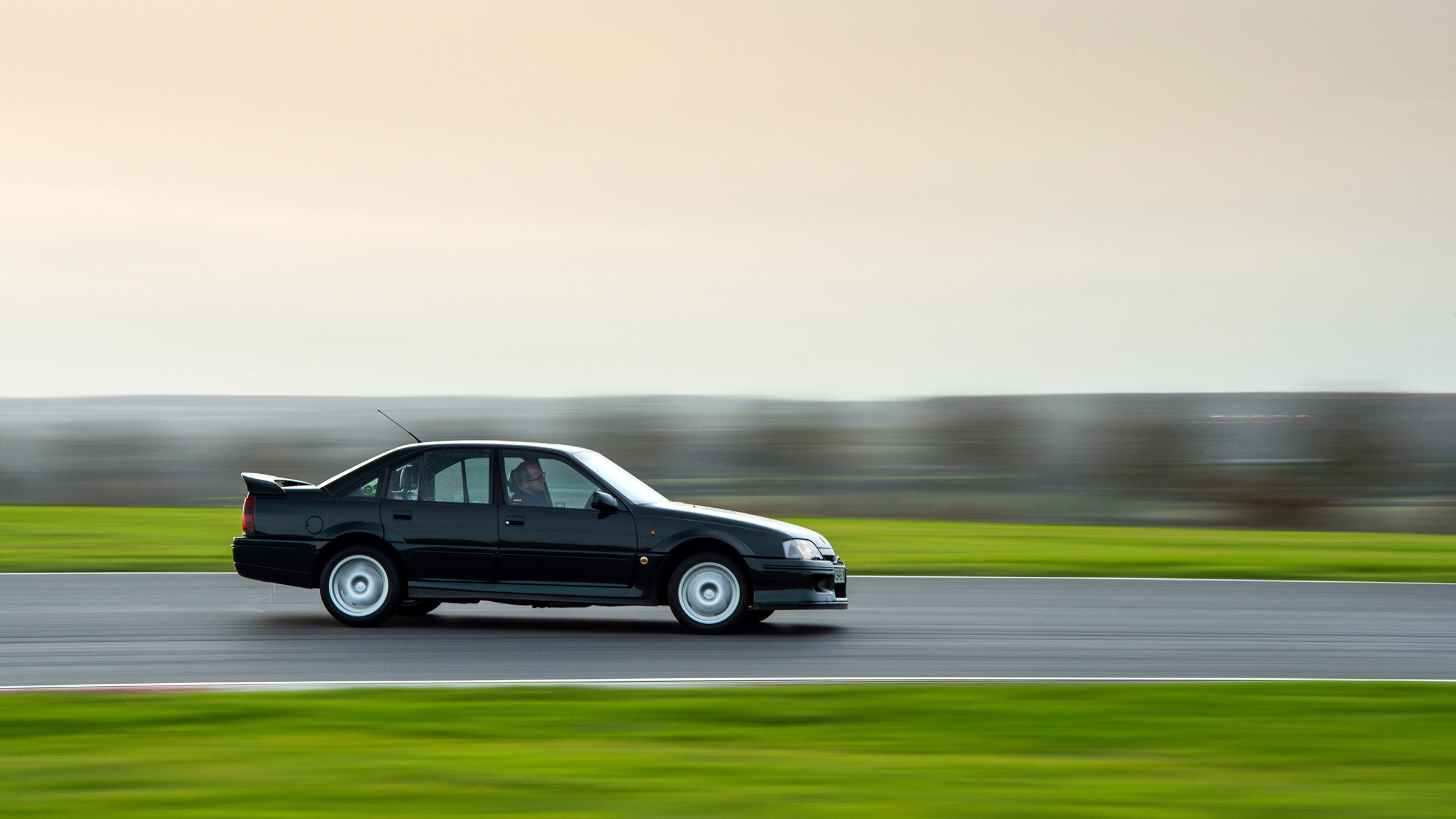 Lotus Carlton – sideways