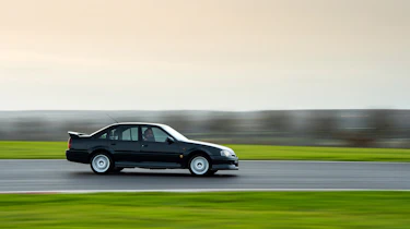 Lotus Carlton – sideways