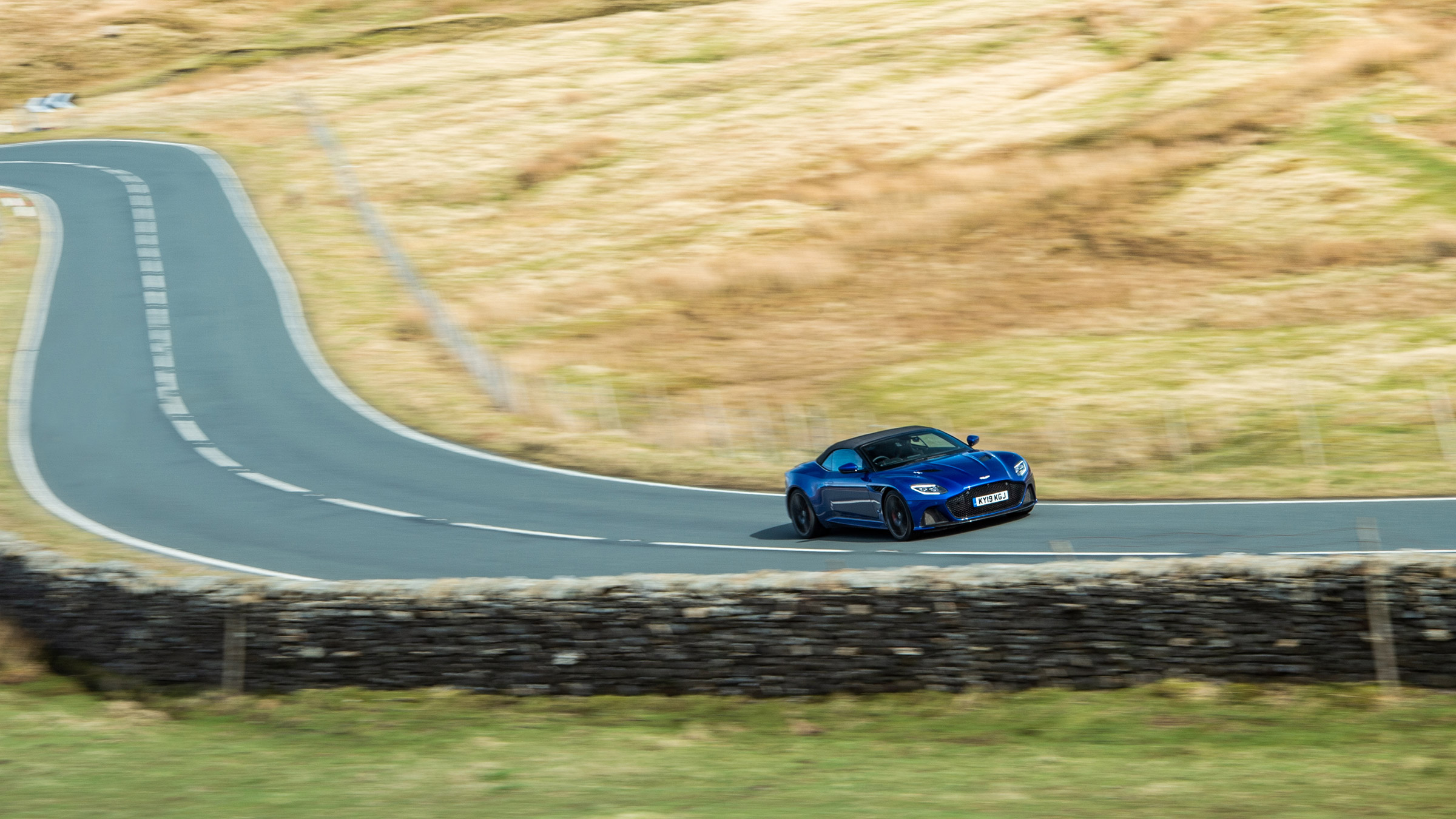 Aston Martin DBS Volante – pan