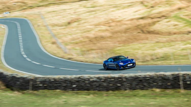 Aston Martin DBS Volante – pan