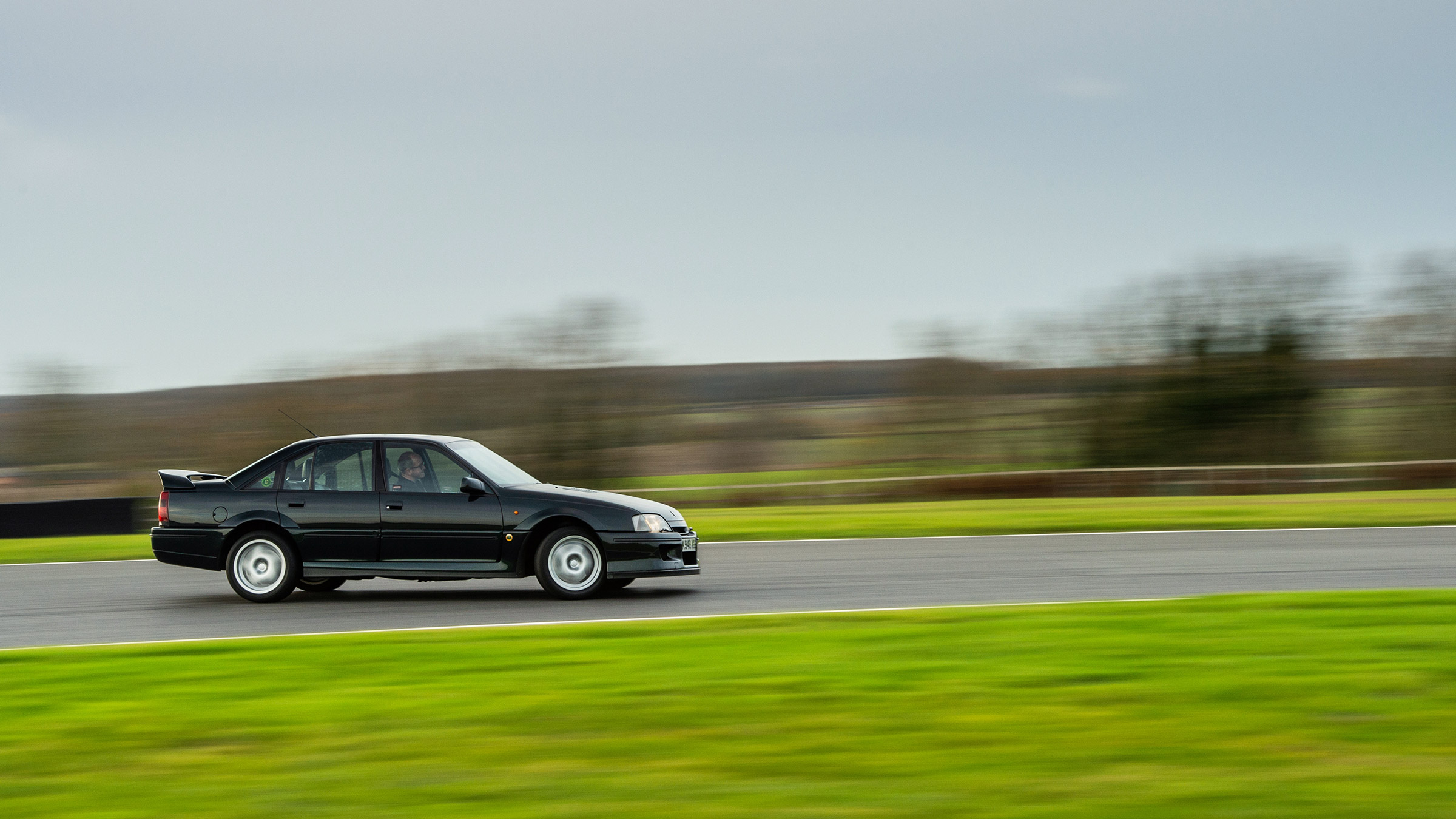 Lotus Carlton – pan
