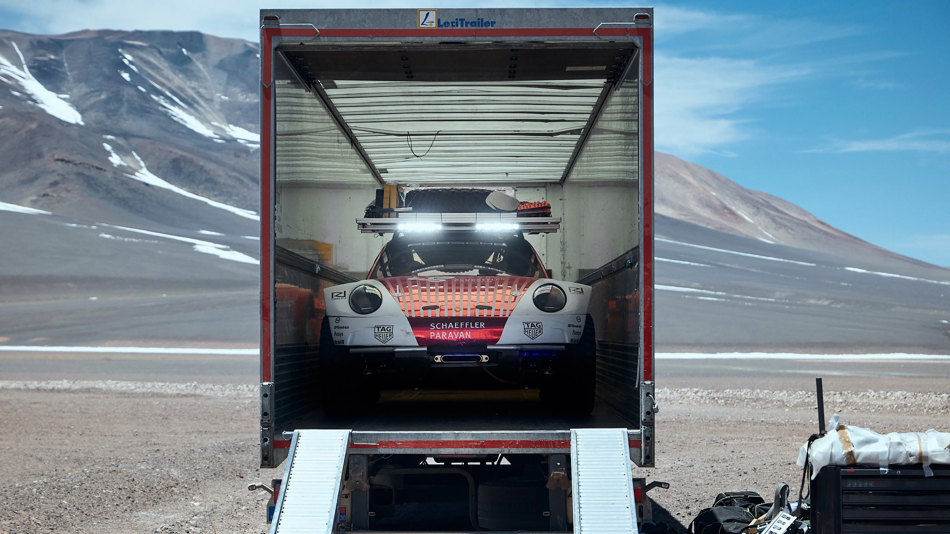 Dakar inspired Porsche 911
