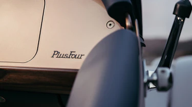 Morgan Plus Four – badge