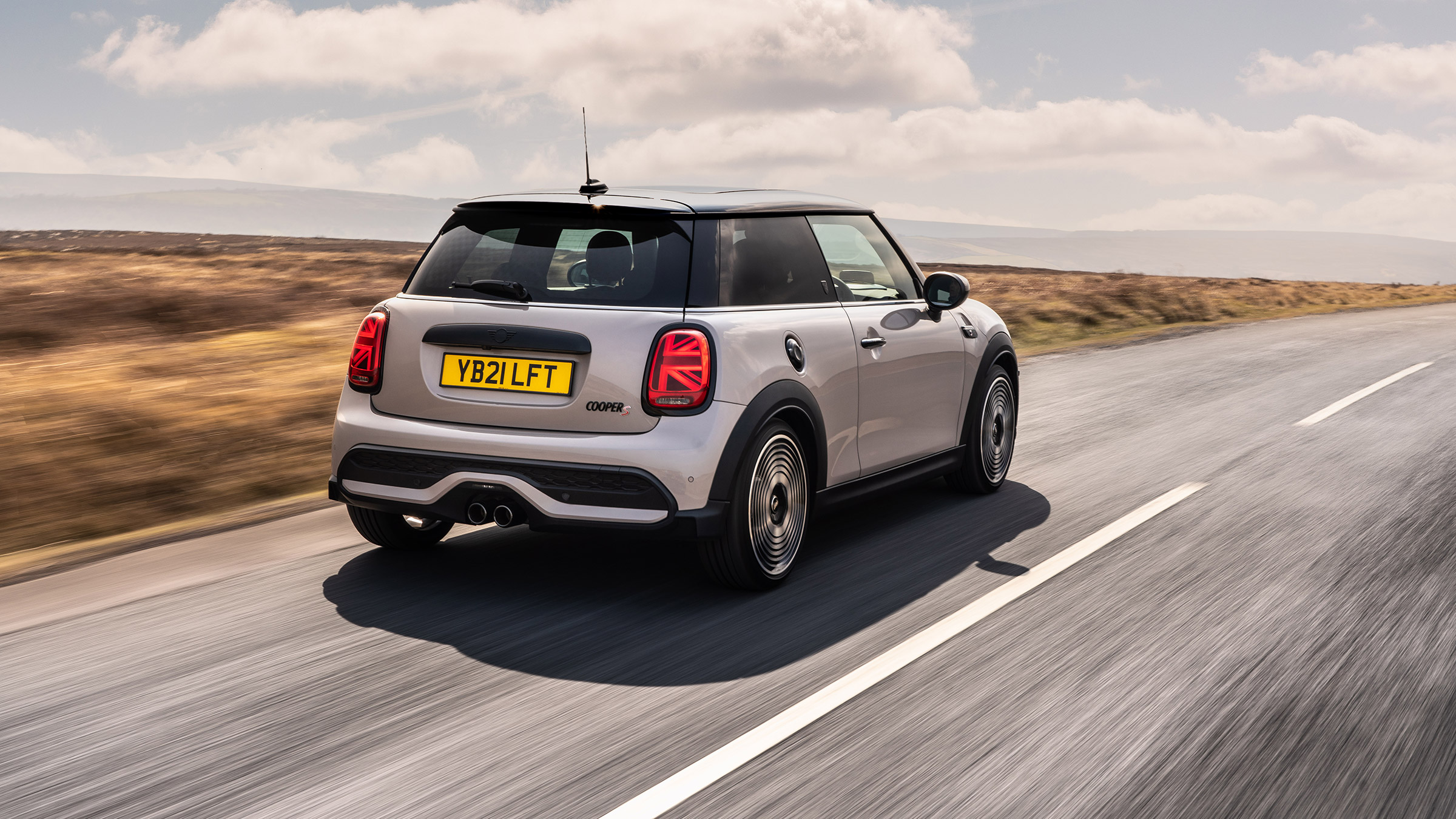 Mini Cooper S 2022 – rear 