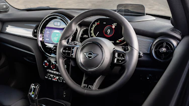 Mini Cooper S 2022 – steering wheel