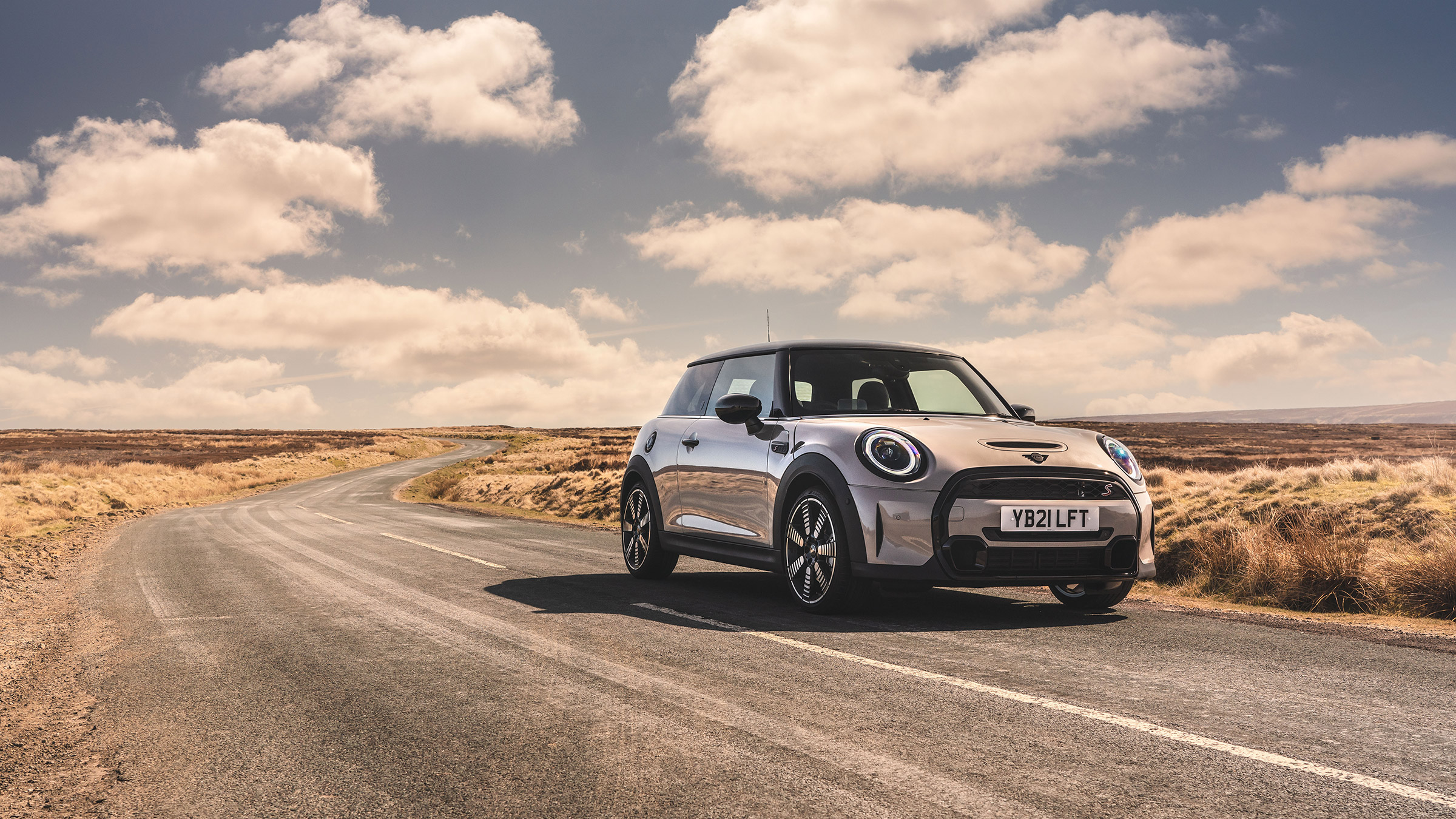 Mini Cooper S 2022 – front tracking