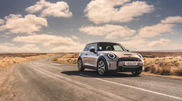 Mini Cooper S 2022 – front tracking