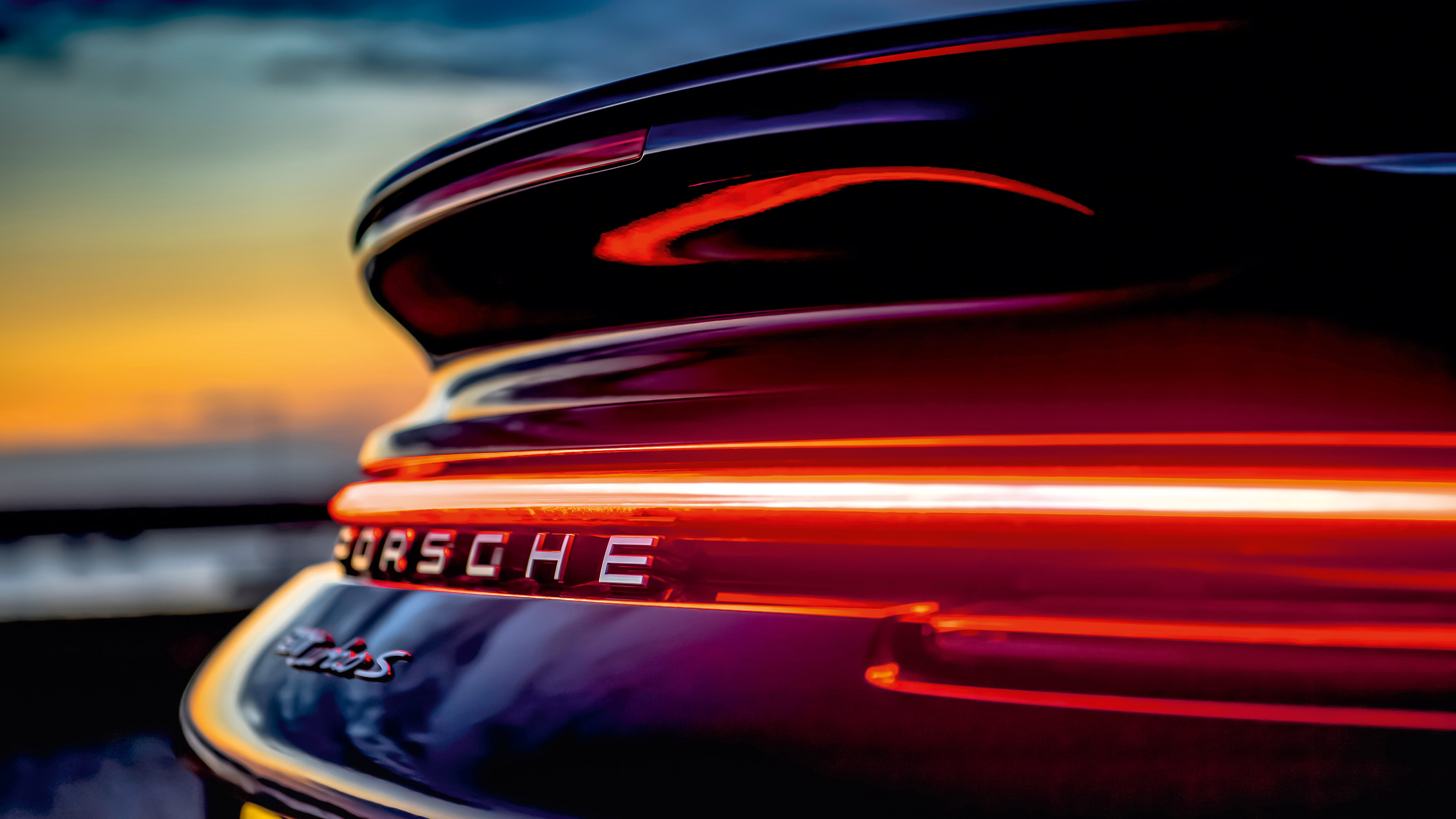 Porsche 911 Turbo S Cabriolet v McLaren 720S Spider