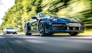 Porsche 911 Turbo S Cabriolet v McLaren 720S Spider