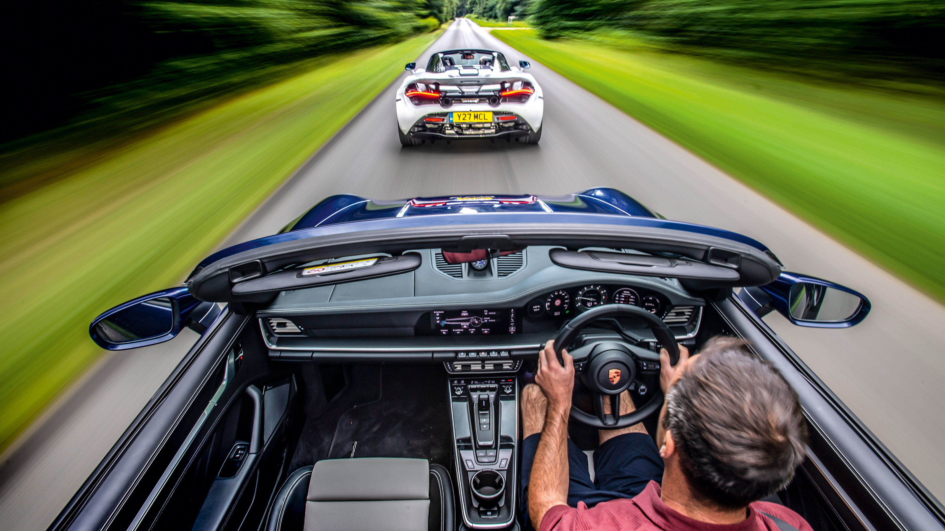 Porsche 911 Turbo S Cabriolet v McLaren 720S Spider