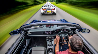 Porsche 911 Turbo S Cabriolet v McLaren 720S Spider