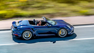 Porsche 911 Turbo S Cabriolet v McLaren 720S Spider