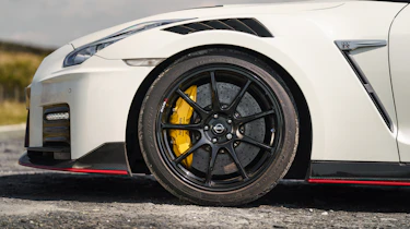 Renault Mégane RS 300 and Nissan GT-R Nismo