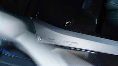 Aston Martin Victor – logo