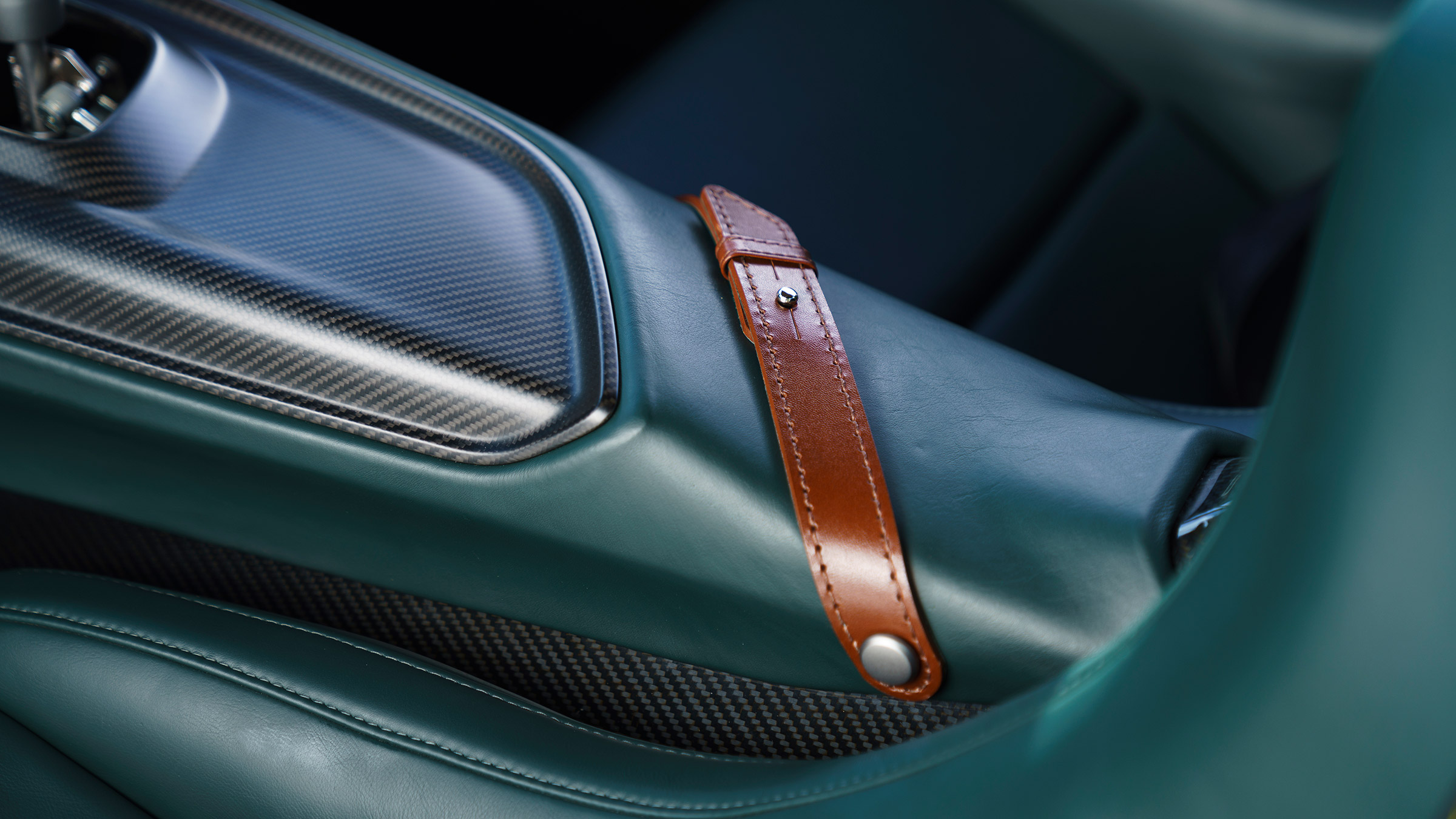 Aston Martin Victor – console