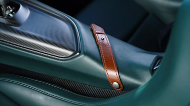 Aston Martin Victor – console