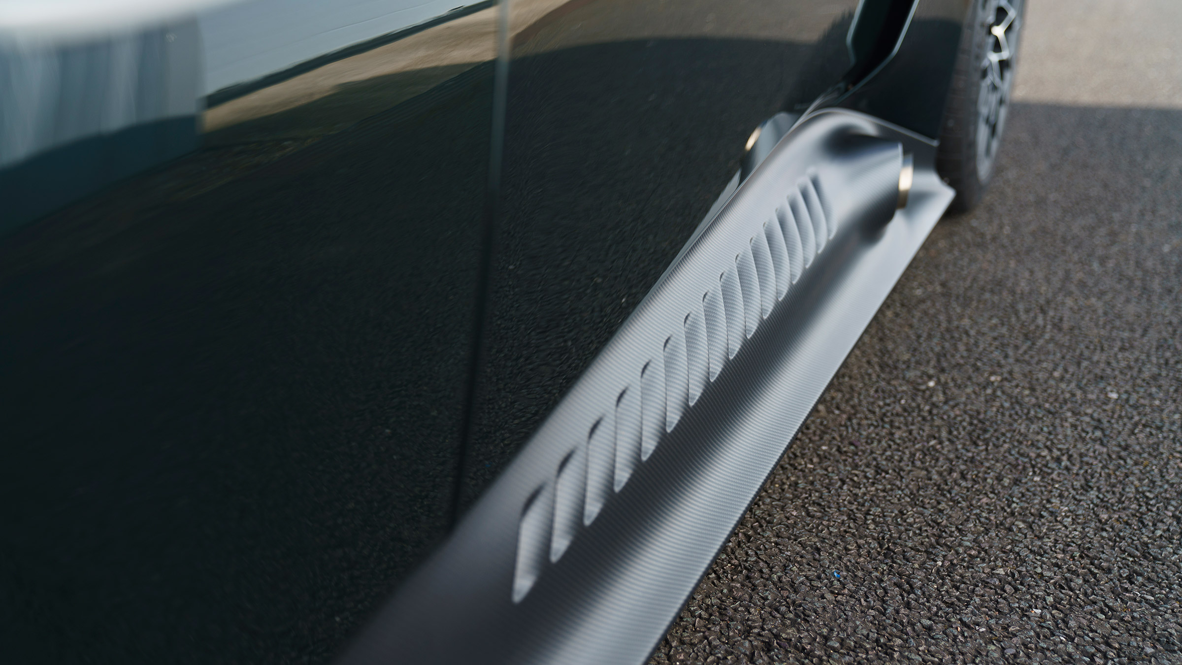 Aston Martin Victor – sill