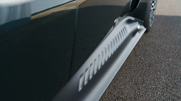 Aston Martin Victor – sill