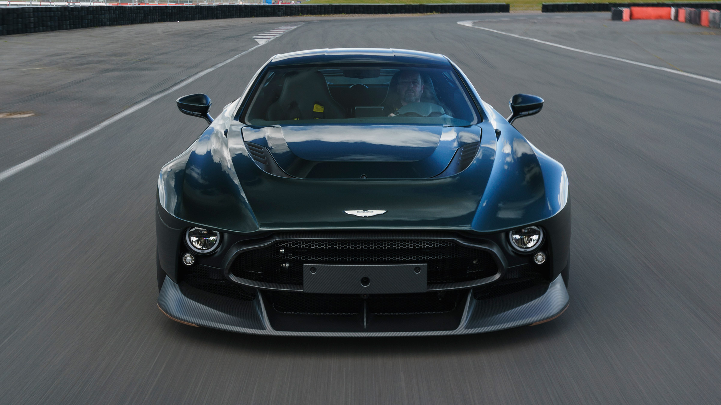 Aston Martin Victor – nose