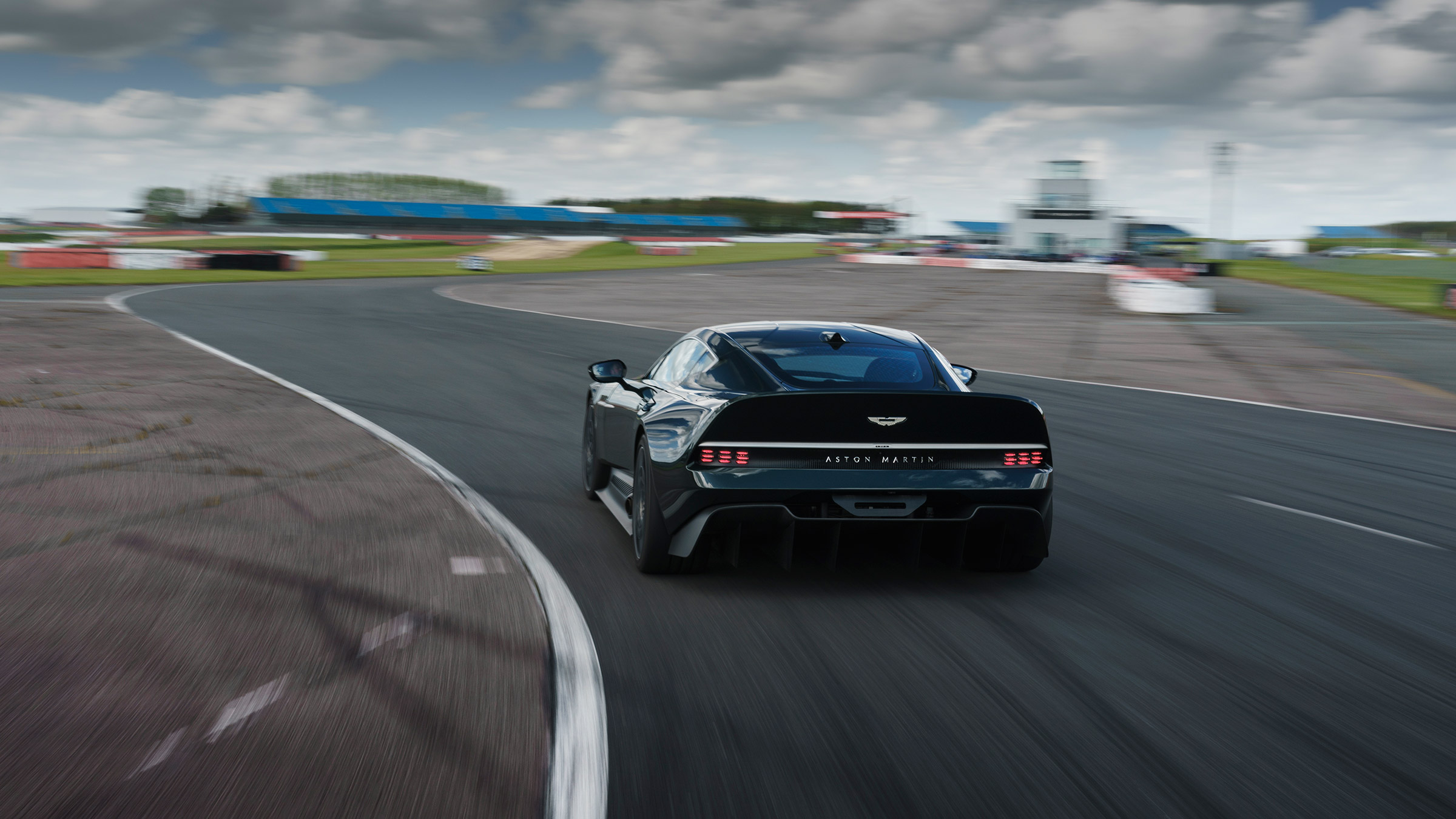 Aston Martin Victor – rear