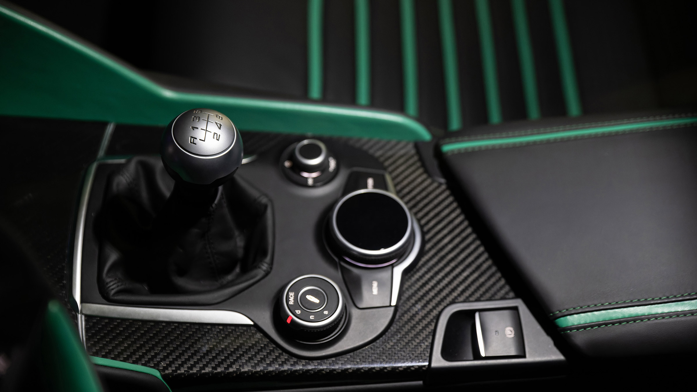 Alfa Romeo Giulia SWB Zagato – console